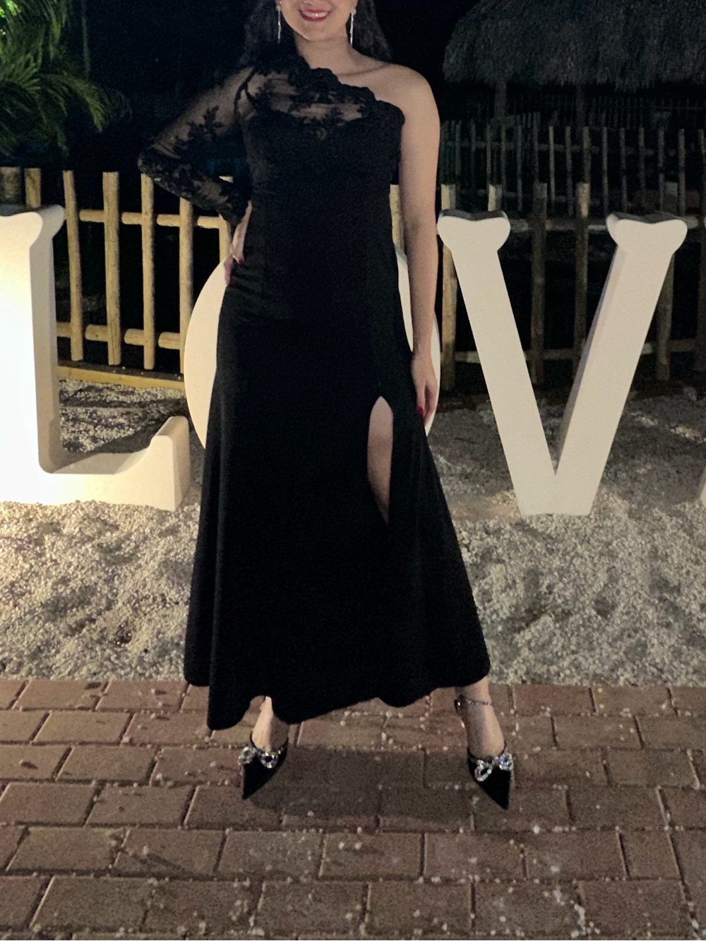 Bonita Lace Maxi Dress - Black. Size: L